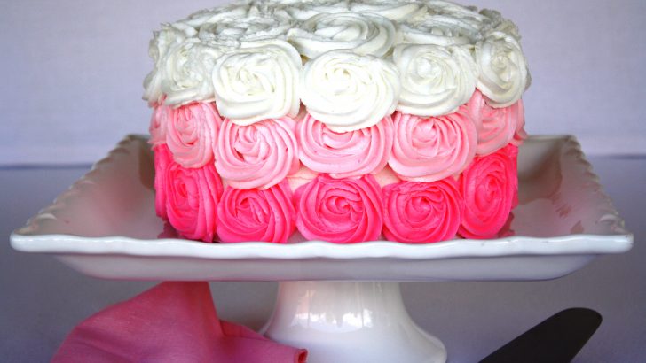 A St Valentine’s champagne and roses cake