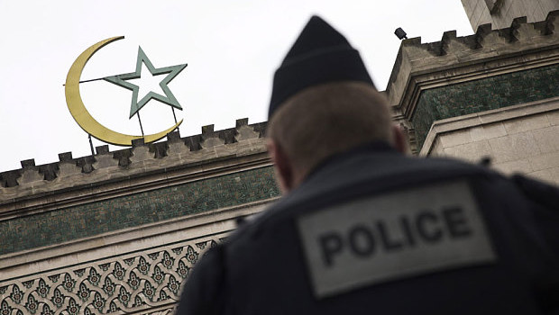 France closes 20 radical mosques