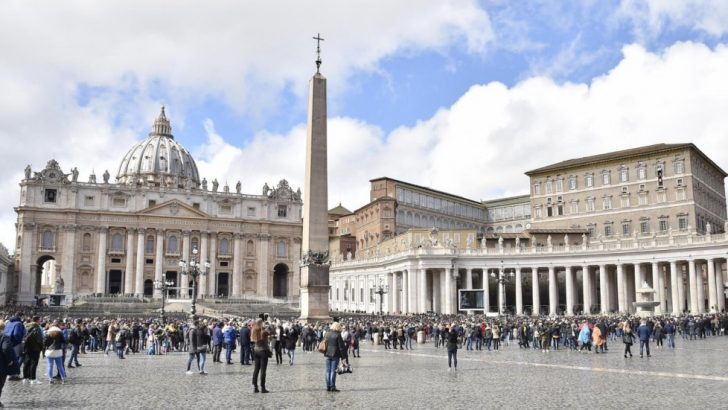 Vatican workers: Worthy of their wages?