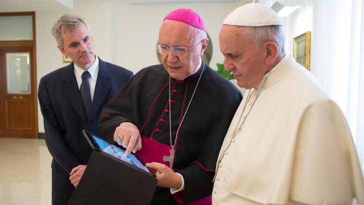 Prayerbook apps support busy Catholics on the move – priests