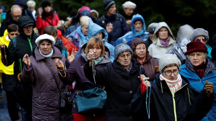 Tens of thousands of Polish Catholics answer call to pray on state’s border