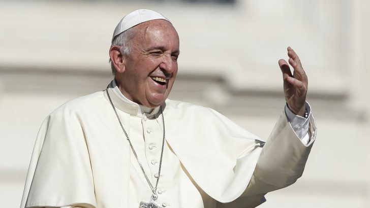 Pope  defends  women’s  right to  participate  in  society