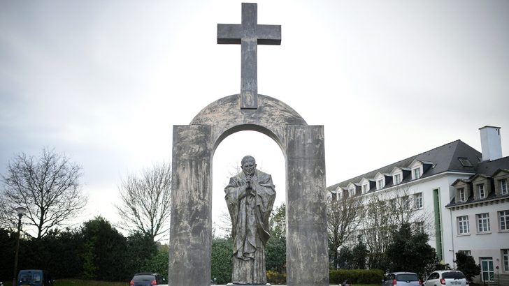 Poland blasts France decision to remove Catholic cross statue