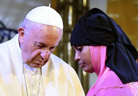 Changing hardened hearts will help refugees says Pope in private meetings