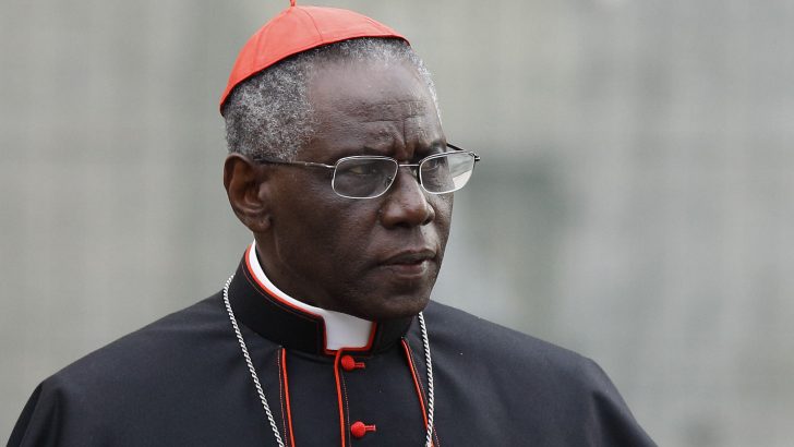 Cardinal criticises taking host in hand and not kneeling