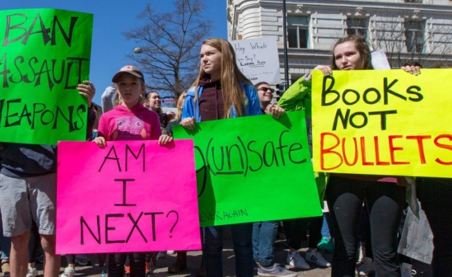 US Catholic students join thousands to decry gun violence