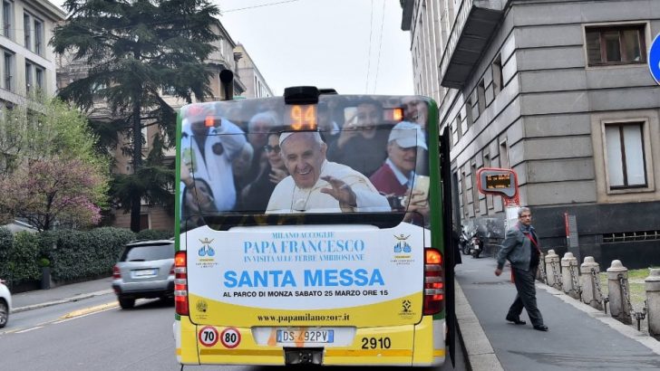 Dublin  Pope  tickets  on  public  transport  available