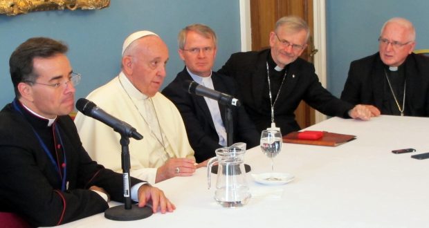 ‘Sterile’ orders must pray for vocations, Pope tells Jesuits