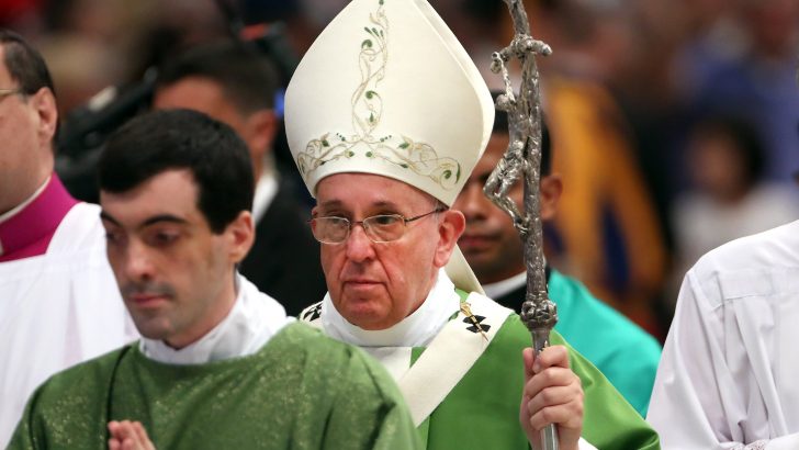 Despite criticism, Pope largely confirms current synod process