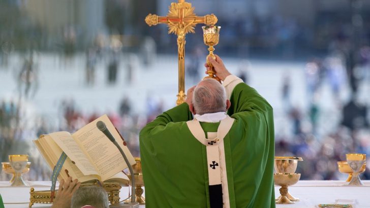 Pope Francis calls for a youth synod ‘anointed by hope’