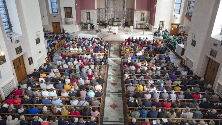 Over  2,000  attend  service  commemorating  organ  donors