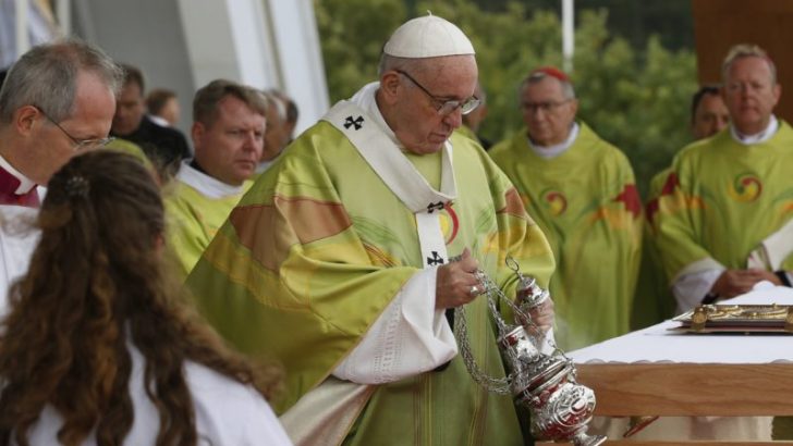 Massgoers urged to fill €4m gap in papal visit costs