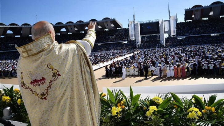 Pope: Respect, dialogue key for peace between Christians, Muslims