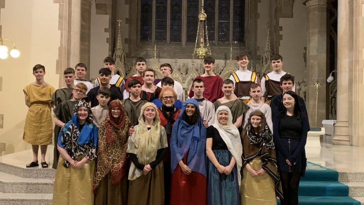 Derry students dazzle in Passion play