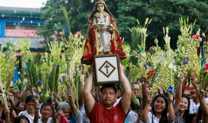 Philippine police use Marian festival to win hearts