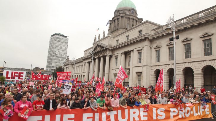 Thousands of pro-lifers march to defend unborn