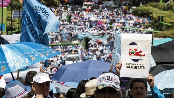 Costa Ricans take to the street to defend life