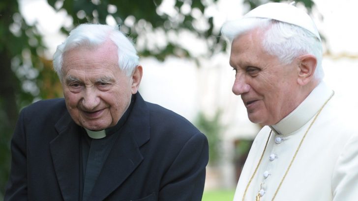 Pope sends condolences to Pope Benedict after brother’s death