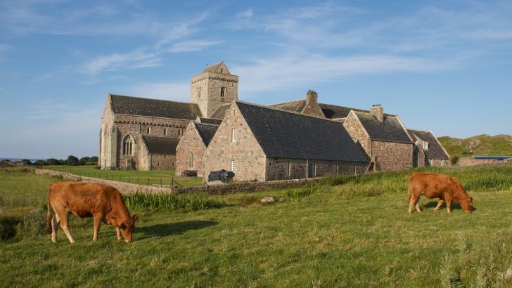 Exploring Iona in the foosteps of giants