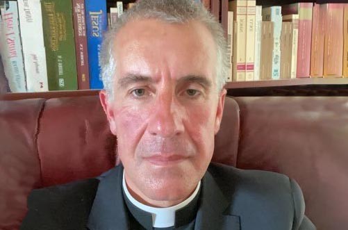 Priest says he’ll continue to offer sacraments despite ban