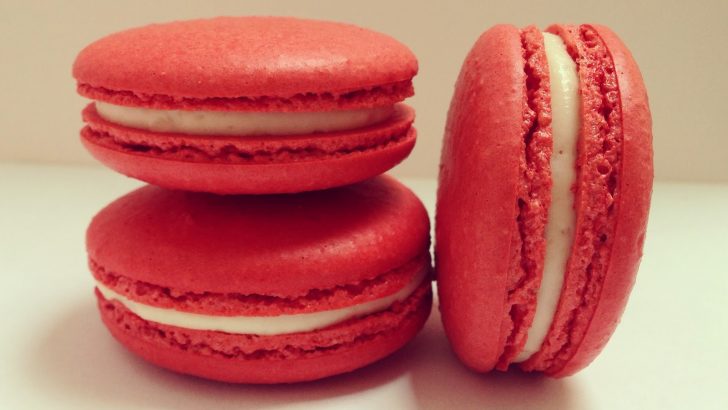 Romantic red velvet St Valentine’s day macarons