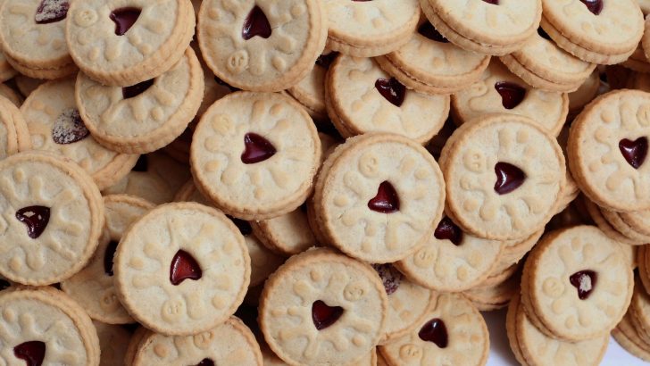 Make someone’s day with delightful homemade Jammy Dodgers