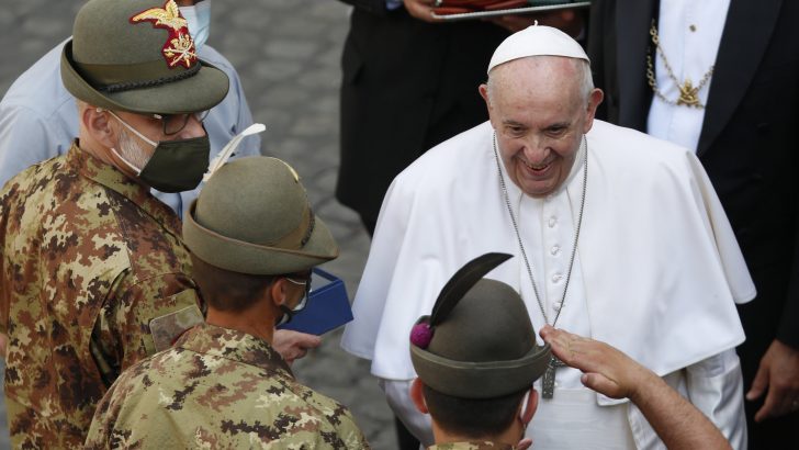 Jesus prays for everyone, always, Pope says