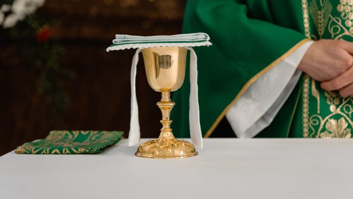 Why do Catholics emphasise the body more than the blood of Jesus in Communion reception?