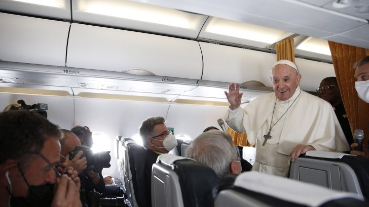 Pope addresses Communion questions on papal flight