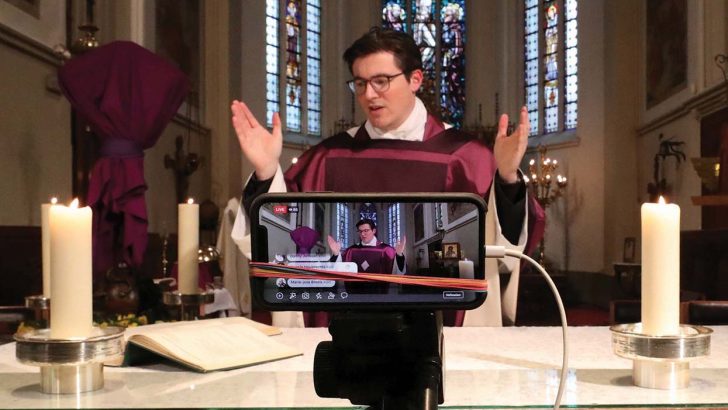 Priests warn against watching multiple Masses online