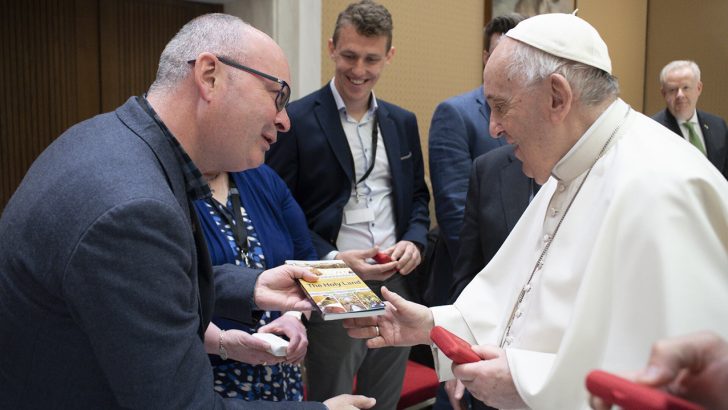 IC Editor presents new Holy Land book to Pope Francis at Vatican