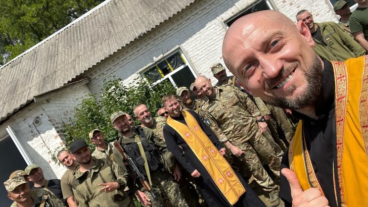 Chaplains help Ukrainian soldiers cope with war