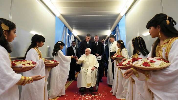 Pope advocates for peace through dialogue in Bahrain