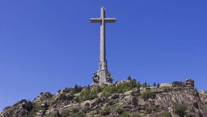 Spanish Catholics plea to Pope to save monastery from government