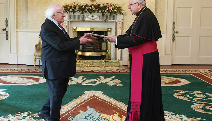 New nuncio presents credentials