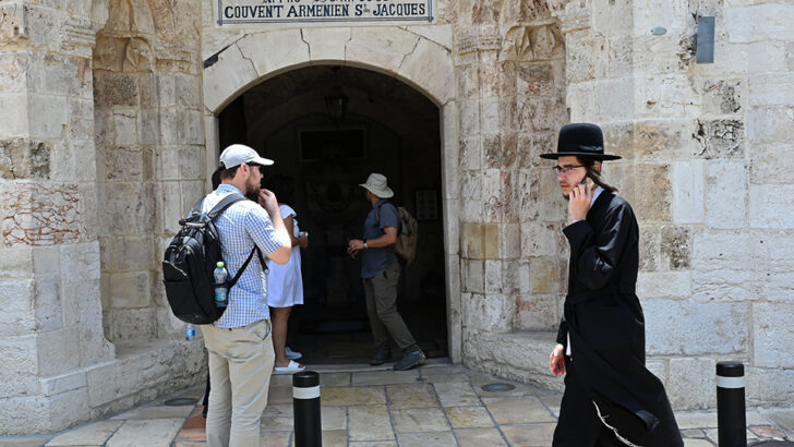 Reporter poses as priest to highlight anti-Christian sentiment in Holy Land