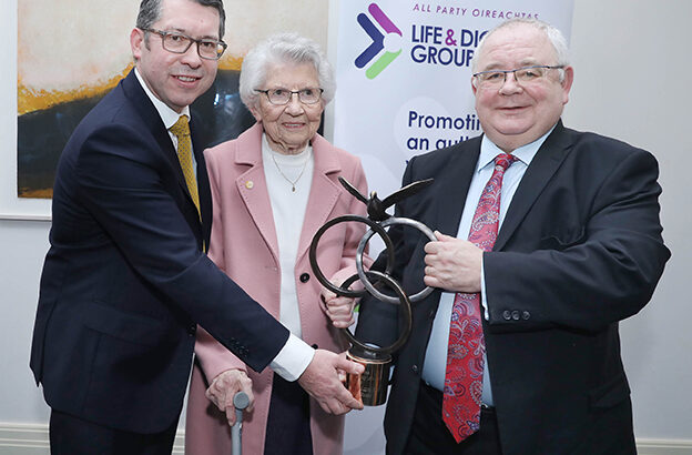 Irish nun receives Oireachtas award