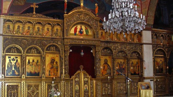 Christians in Jerusalem pray together for peace