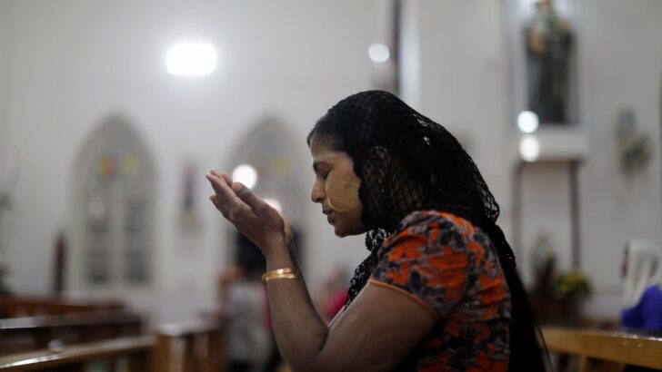 Christian indigenous people in India protest against border fence