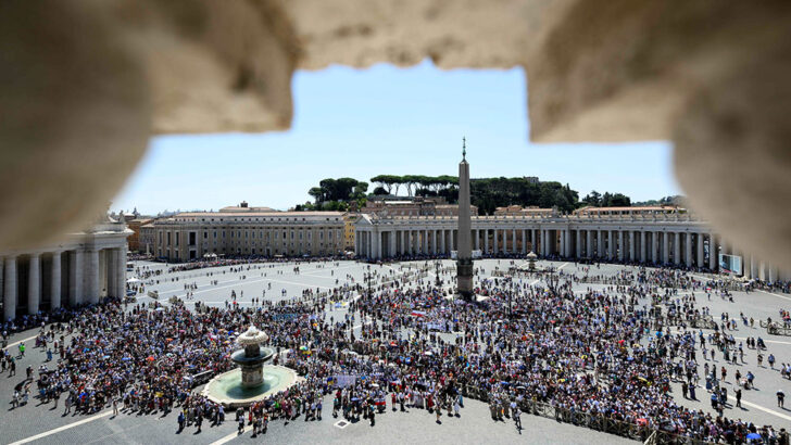 Workers beg the Vatican to face its personnel problem