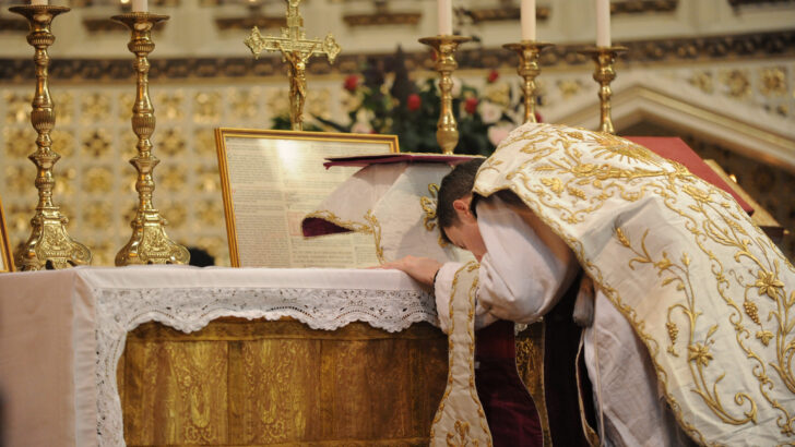 British lords, celebrities call on Vatican to preserve ‘treasure’ of Latin Mass